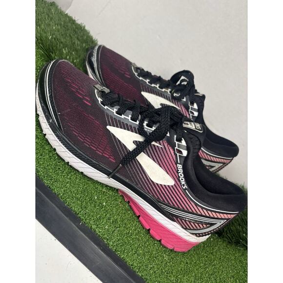 Brooks Shoes - size 9.5 Women's Ghost 10 Brooks black and pink Running Shoes